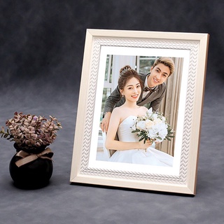 Tạo điểm nhấn cho bức ảnh cưới của bạn với khung ảnh cưới Hàn Quốc. Những chi tiết tinh tế và thiết kế độc đáo đã tạo ra một góc nhìn mới lạ cho các cặp đôi. Đừng bỏ lỡ đợt giảm giá lớn để sở hữu một khung ảnh cưới Hàn Quốc xinh xắn.
