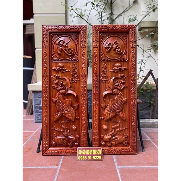Tranh cá chép " Lý ngư vọng nguyệt " gỗ hương , khung ván dày 4cm