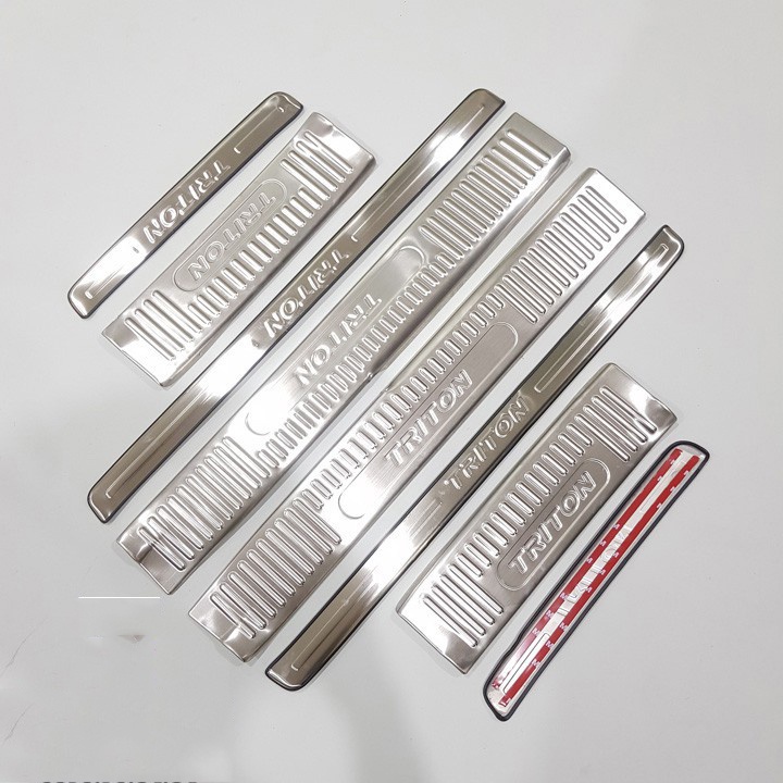 Ốp bậc cửa xe Mitsubishi Triton 2018-2023, nẹp cửa chống trầy INOX CAO CẤP - BỘ 8 MIẾNG TRONG NGOÀi