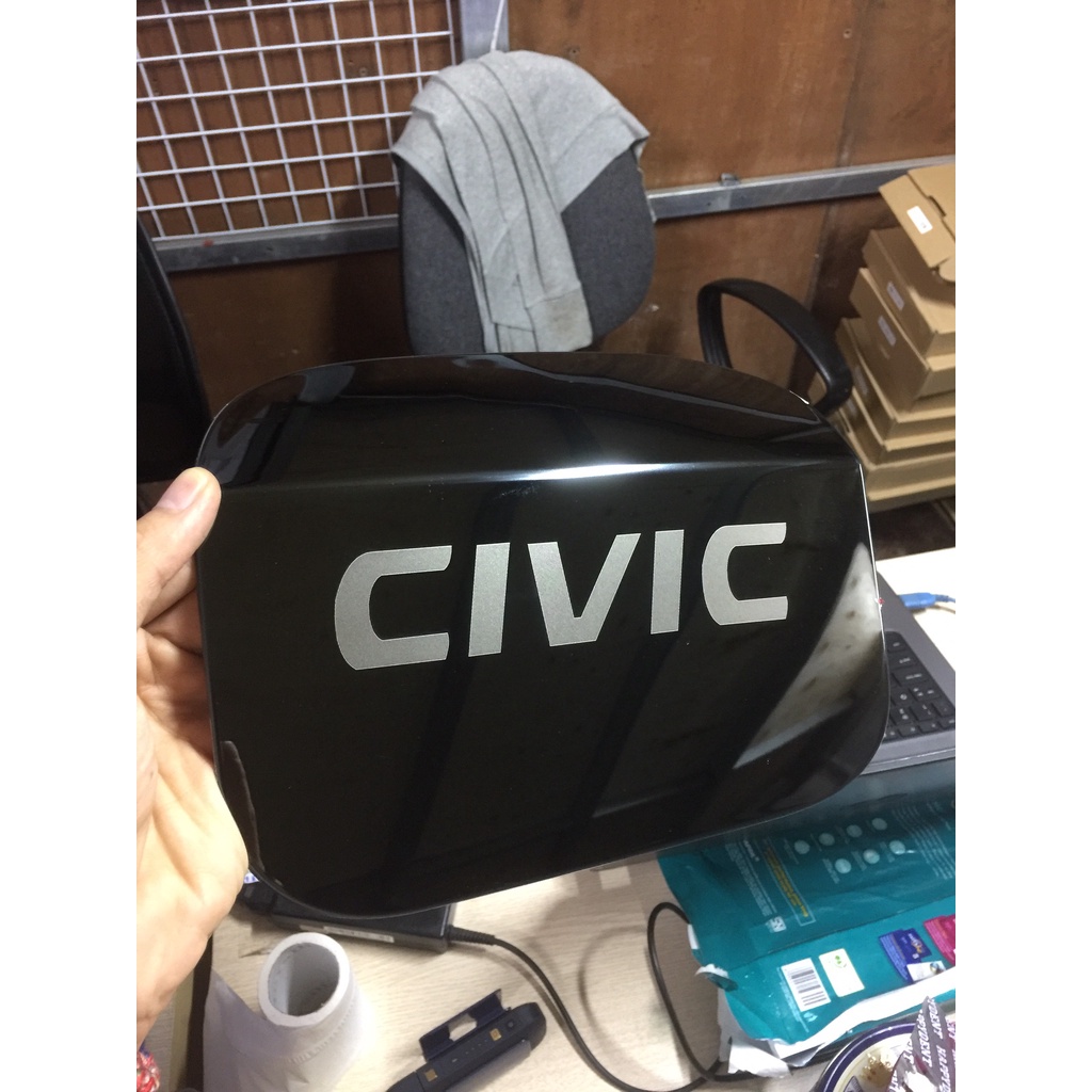 Ốp nắp bình xăng xe Honda Civic 2016-2021, Chất liệu Hợp Kim Carbon và titan cao cấp