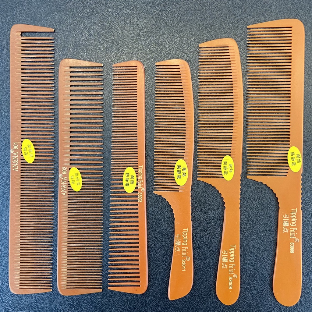 Bạn đang tìm kiếm lược cắt tóc chất lượng với giá cả hợp lý? Hãy xem hình ảnh để tìm hiểu về những lựa chọn tốt nhất. Các mẫu lược cắt tóc giá rẻ nhưng chất lượng cao sẽ giúp bạn tạo được kiểu tóc đẹp và ấn tượng. Hãy trải nghiệm và tìm cho mình một chiếc lược cắt tóc tuyệt vời nhất.