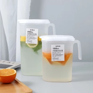 Bình nước nhựa có quai đơn giản kiểu Nhật dung tích 1800/2500ml