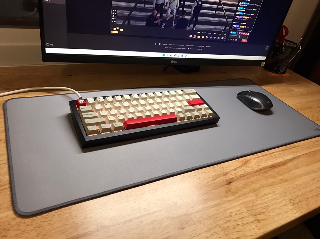 Bề mặt Logitech Desk Mat