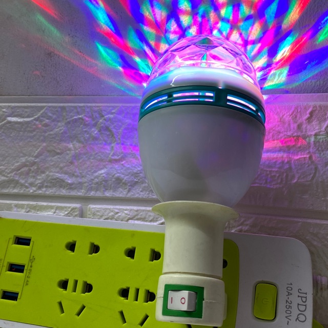 đèn led xoay 7 màu tự động