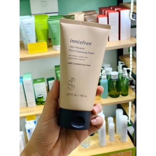 Sữa Rửa Mặt Tro Núi Se Khít Lỗ Chân Lông Innisfree Volcanic 150ml