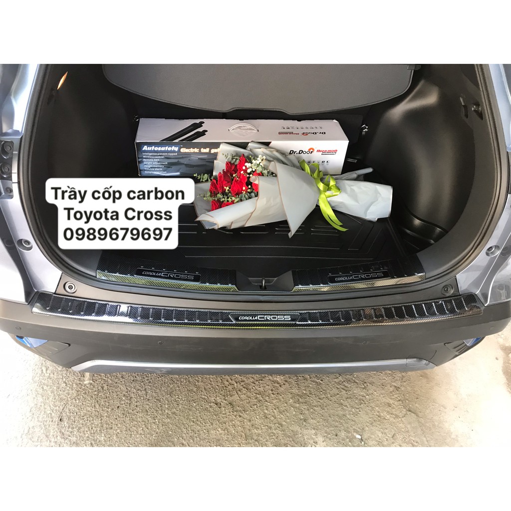 Ốp trầy cốp xe Toyota Cross 2020-2022, Chất liệu carbon cao cấp, Bộ ốp trong và ngoài cốp