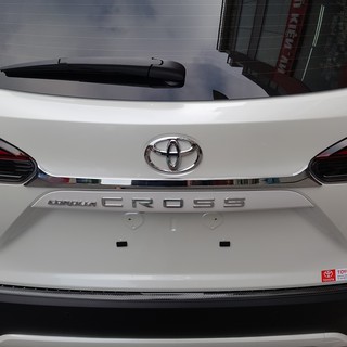 Ốp trang trí tay mở cốp sau xe Toyota Corolla Cross 2020 - 2022, 2022, 2023, 2024 mạ crom cao cấp, sáng bóng