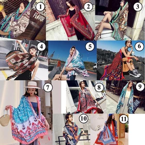 Khăn choàng boho đi biển phong cách vintage