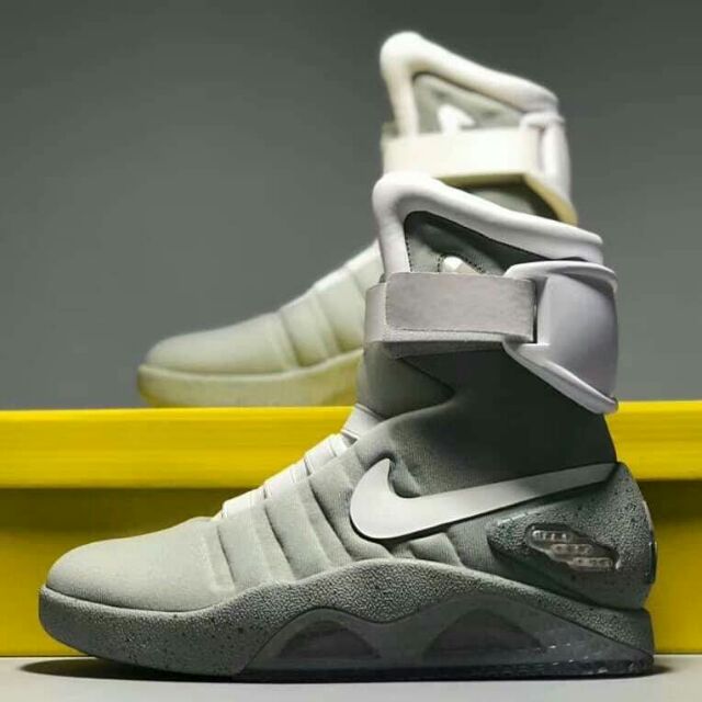 Nike air outlet mag fake giá