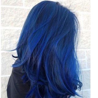 Bạn muốn thử những màu sắc mới mẻ cho mái tóc của mình mà không cần phải tốn quá nhiều tiền? Thuốc nhuộm tóc xanh dương giá tốt sẽ giúp bạn thực hiện điều đó. Với giá cả phải chăng, bạn có thể sở hữu một mái tóc đầy cá tính và phong cách với màu xanh dương tươi mới đầy sức hút.