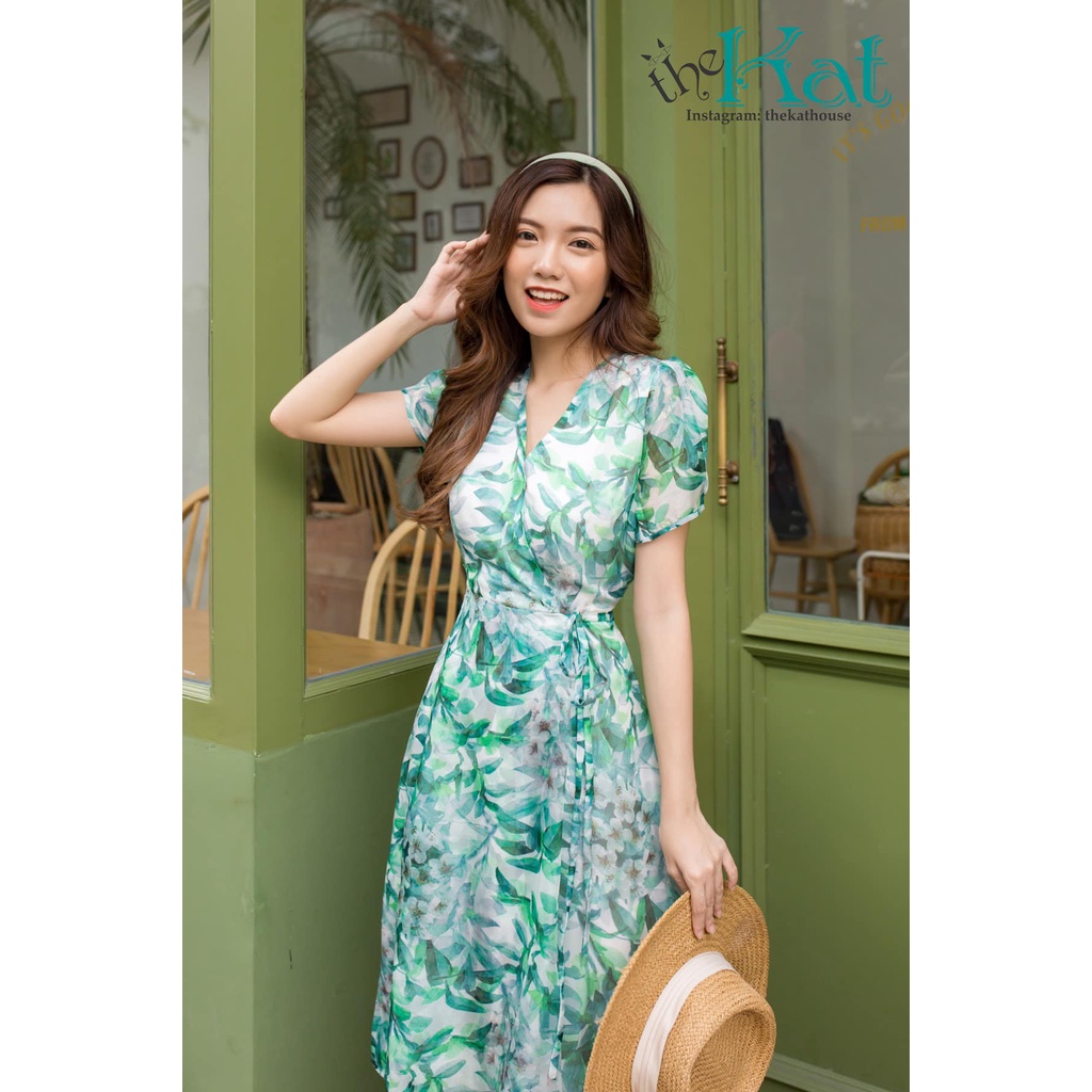 Đầm Tơ Hoa Cổ V Mùa Hè The Kat House, chất vải mềm mịn, vải tơ siêu nhẹ, hoạ tiết hoa xinh xắn thanh lịch