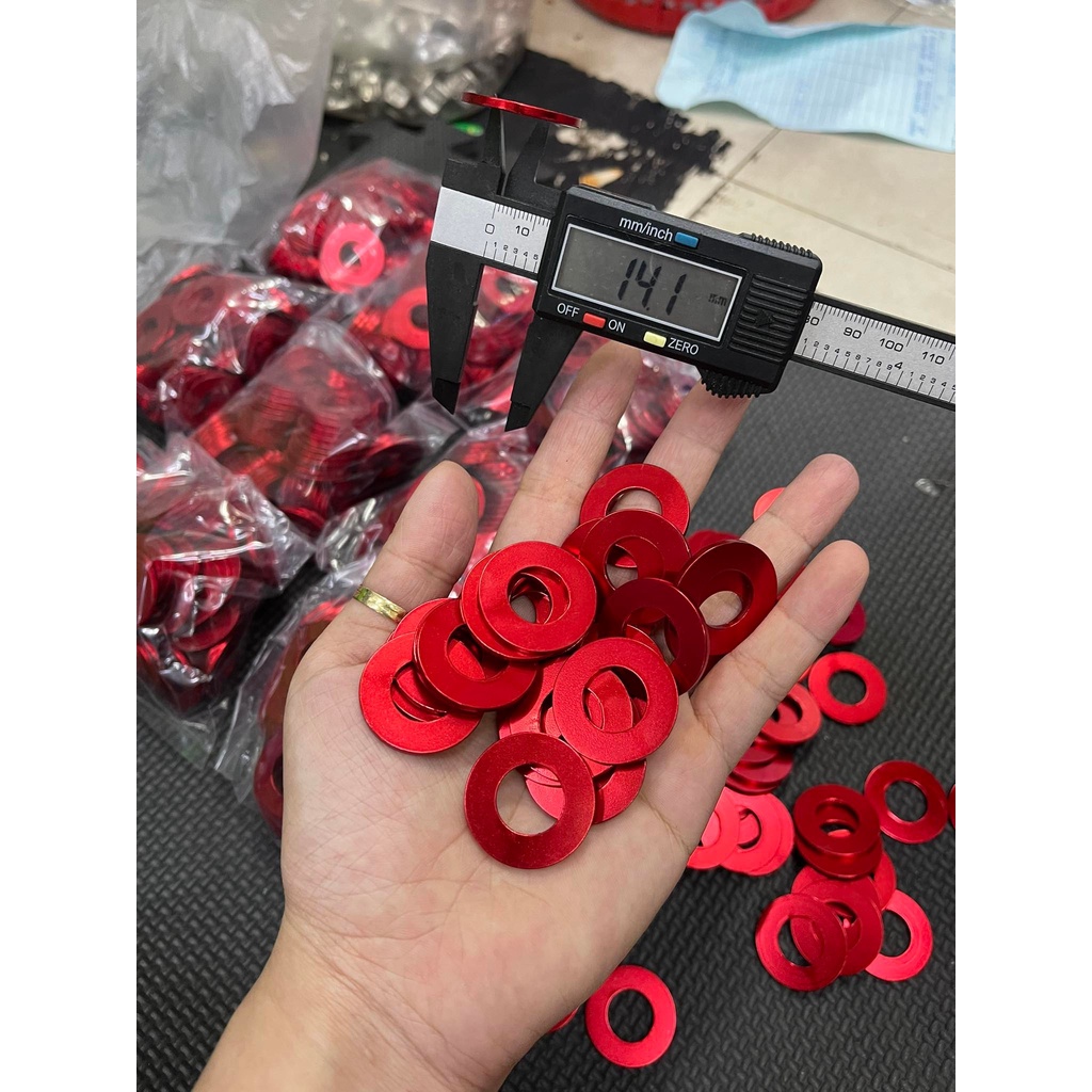 Long đền nhôm đỏ , lông đền đỏ trơn 4ly 5ly 6ly 8ly 10ly 12ly 14ly gắn xe máy
