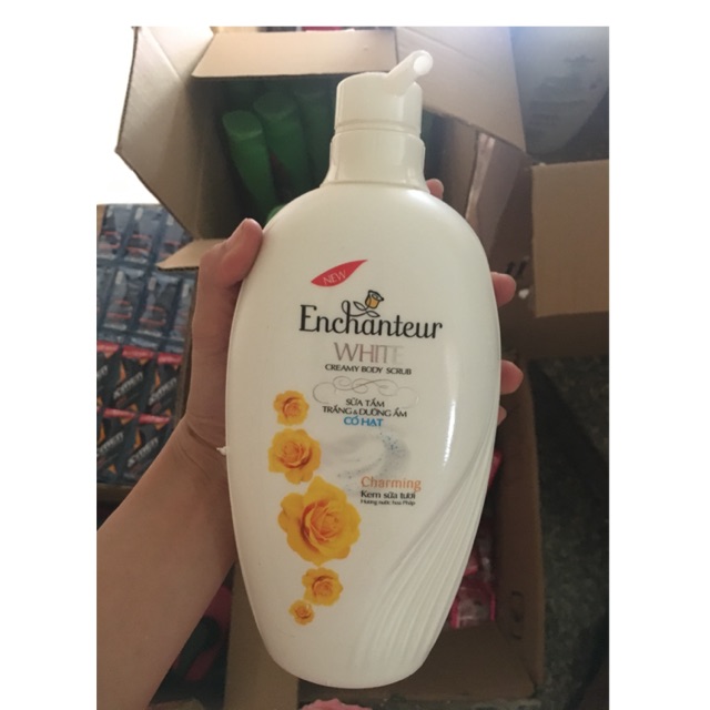 SỮA TẮM DƯỠNG ẨM CÓ HẠT ENCHANTEUR 650g tặng