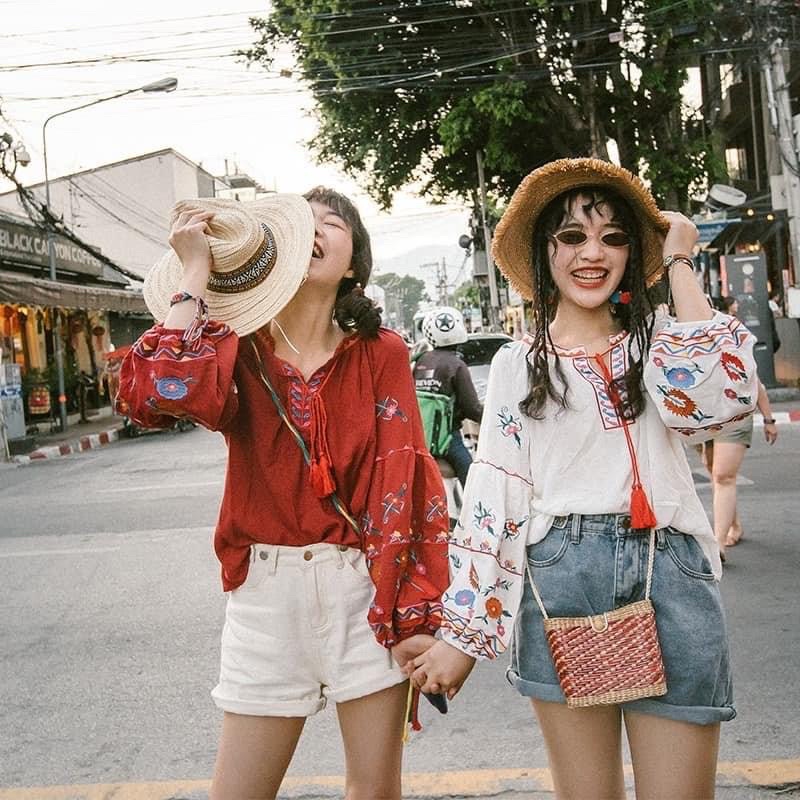 Áo Pull Vintage Thổ Cẩm Thêu Hoa Sẵn 2 màu Đỏ , Trắng