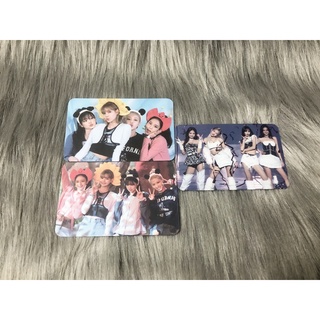 Hãy xem bức ảnh với photocard đáng yêu này! Bạn sẽ không thể rời mắt khỏi những dấu vết và kí ức của người mà bạn yêu thích.