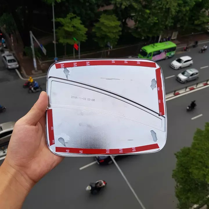 Ốp nắp bình xăng xe Suzuki XL7 2020, 2021, 2022, 2023, 2024, 2025 nhựa ABS mạ crom cao cấp, sáng bóng