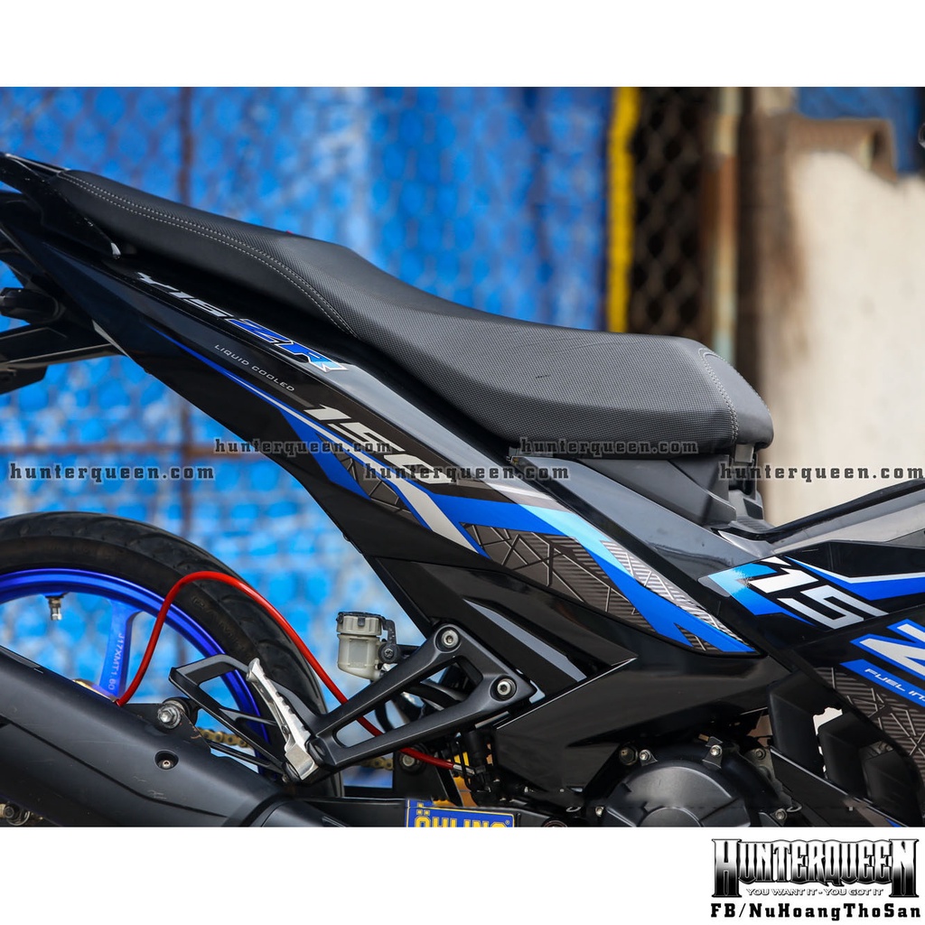 Tem rời in UV cao cấp. Dán xe Exciter 150 màu đen. Phối màu xanh GP. Không bay màu bong tróc, kcish thước chuẩn