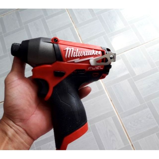 M y v t milwaukee M12 . x ch tay M m 2453 20