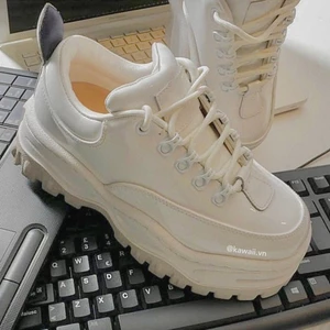 WHITE ANGEL LEATHER SNEAKERS - GIÀY THỂ THAO TRẮNG MÓC DÂY đế 5cm (Ảnh thật shop tự thực hiện)