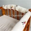 Bọc thành cũi chần bông bảo vệ bé khỏi va đập vào thành cũi khi tập đứng