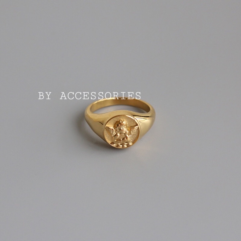 Nhẫn nam nữ titan mặt tròn chạm hình thần tình yêu Cupid nổi signet ring mới lạ không gỉ