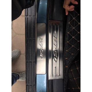 Ốp bậc chân trong, ngoài xe Mazda BT50 2015 - 2022, 2023, 2024 inox cao cấp, sáng bóng