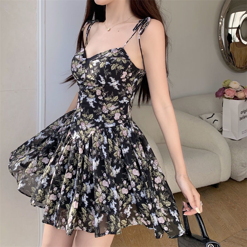 Đầm Hai Dây Họa Tiết Hoa Nhí Xinh Xắn Phong Cách Pháp Thời Trang Mùa Hè