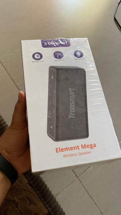 Tronsmart Element Mega nhìn từ phía trước