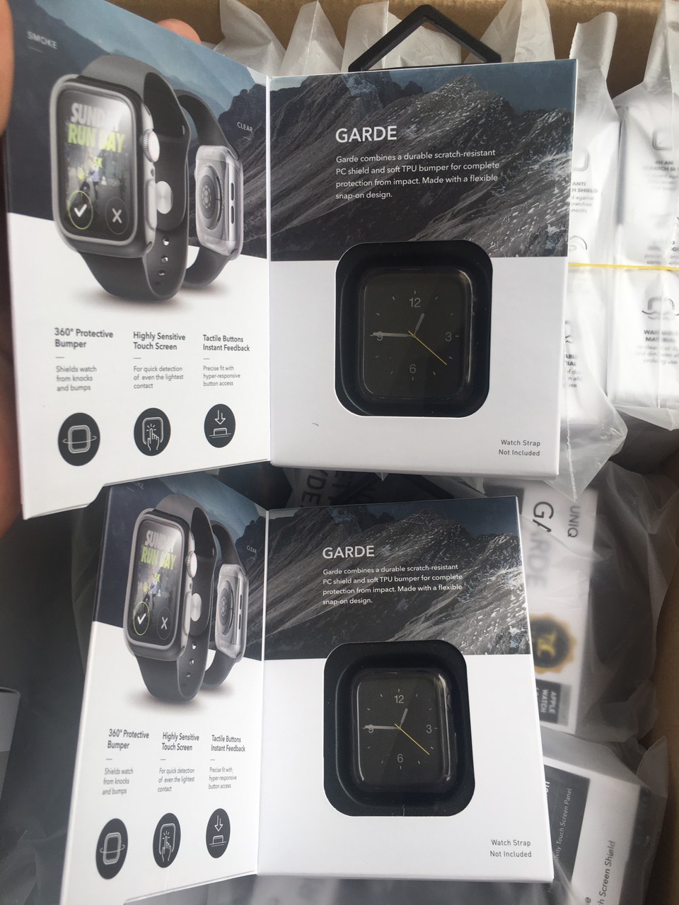 Mô tả Ốp Apple Watch UNIQ Bảo Vệ Màn Hình Apple Watch 1,2,3,4,5,6,7/ SE (40mm và 44mm) Màu Xám Khói - 2