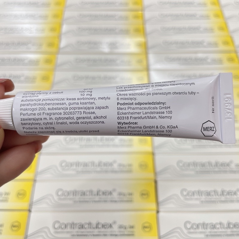 Kem làm mờ sẹo Contractubex của Đức 30g dạng bôi giúp xóa các mô sẹo dạng rỗ, da nám, sẹo lồi hay thâm làm hồi phục da