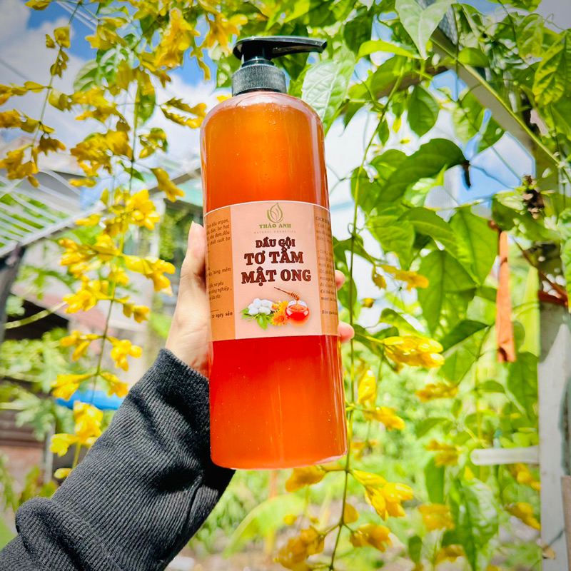 1 LÍT DẦU GỘI TƠ TẰM MẬT ONG – THẢO ANH