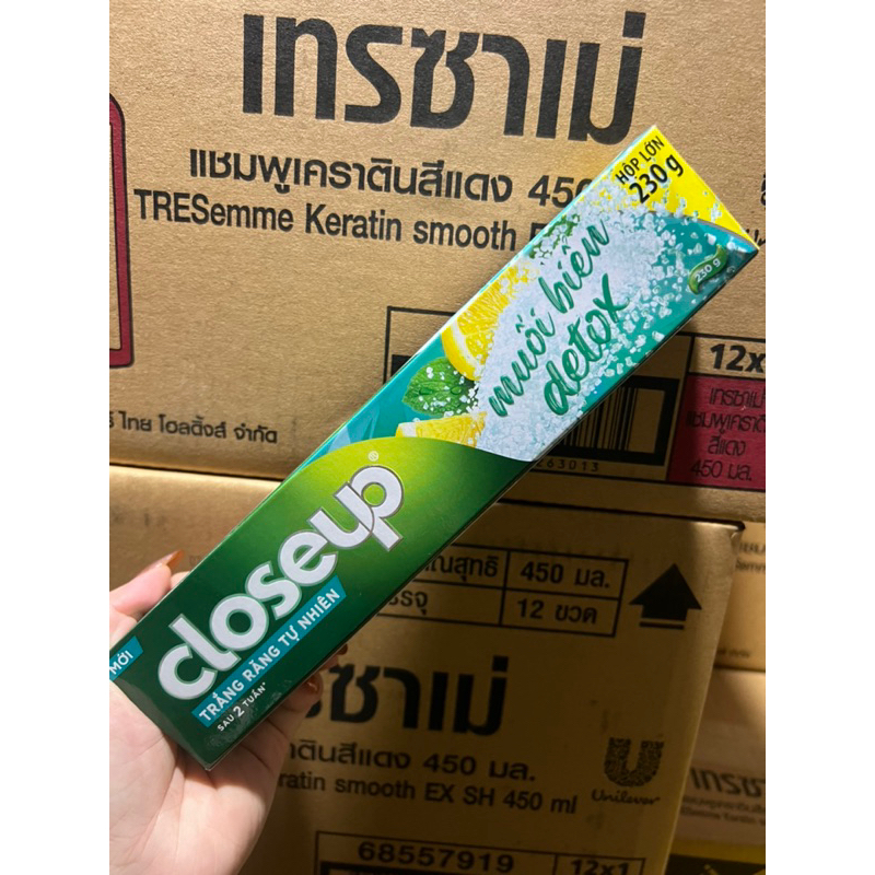 Kem đánh răng Closeup hộp lớn 230g