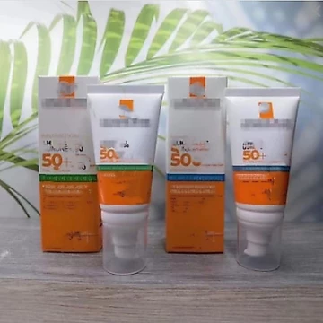 Kem chống nắng có sẵn Kem chống nắng nhãn xanh Kem chống nắng mặt 50ml Kiểm soát dầu SPF50 Kem chống nắng mờ da dầu 8.31