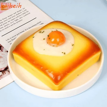 BAIHEIH Squishy Fidget Toy, Chức năng bóp Đồ chơi nướng trứng chiên thực tế, Đồ chơi bánh mì sáng tạo Đồ chơi giải nén co giãn tăng chậm Bàn văn phòng