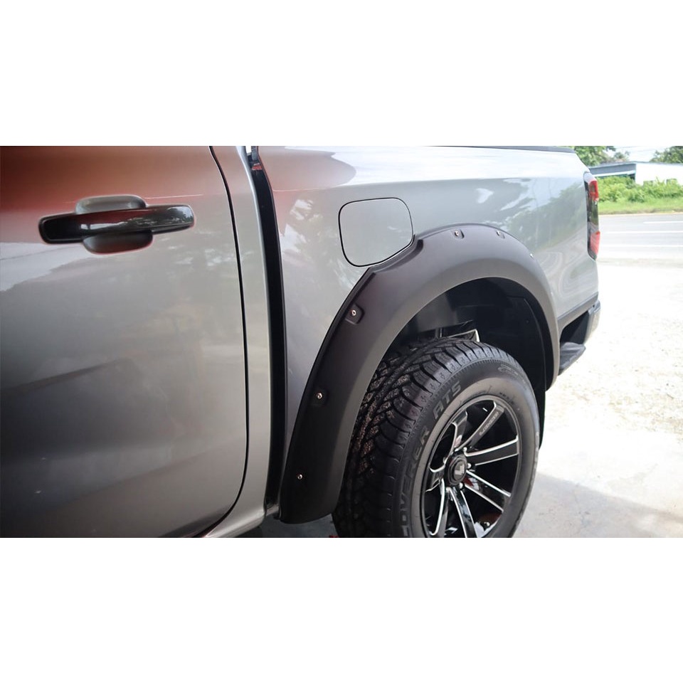Ốp cua lốp FORD RANGER 2023-2024, Mẫu Đinh Bản To, cua bánh ranger 2022-2026