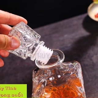Chai thủy tinh vát vuông họa tiết nổi dung tích 750ml cao cấp