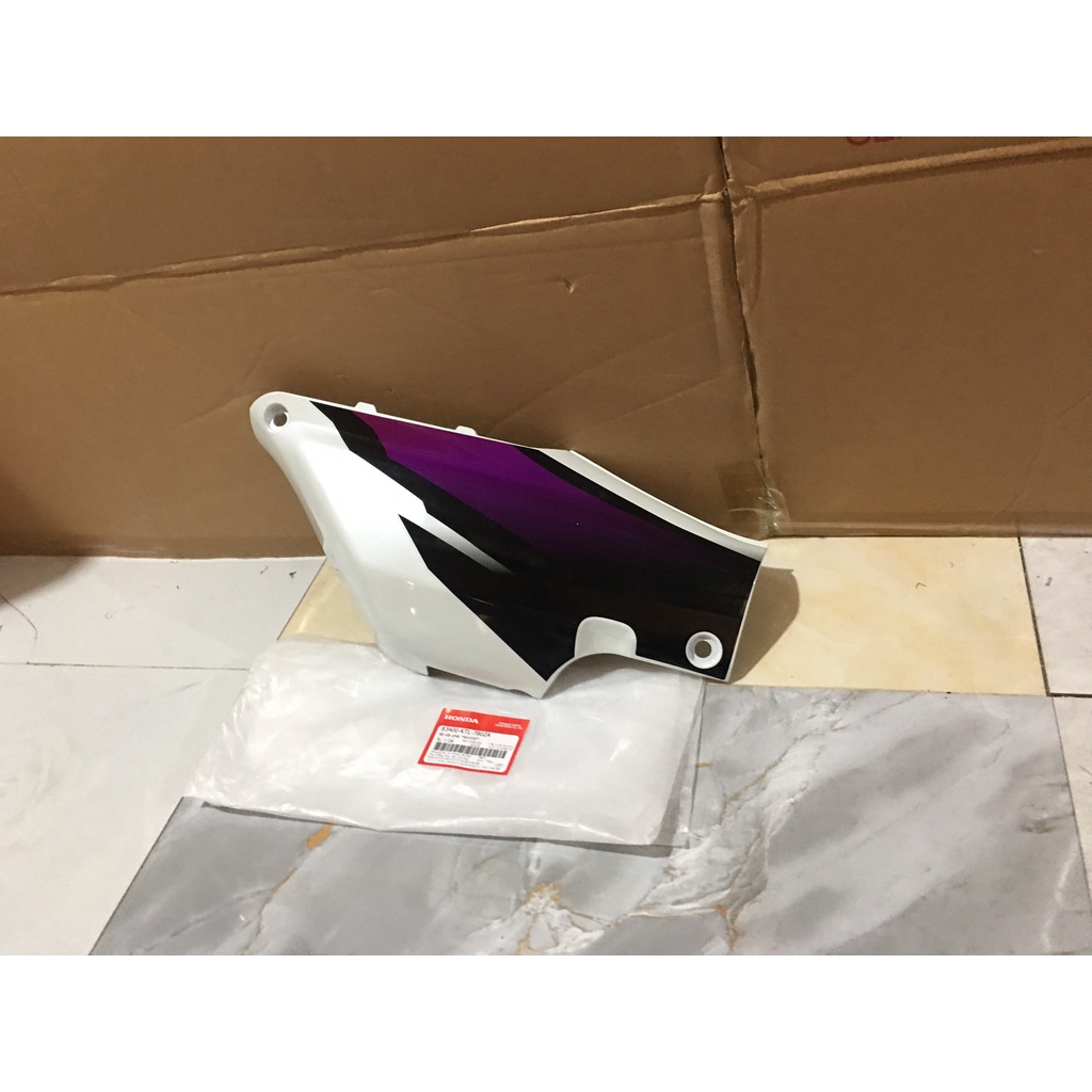 Bộ cốp bên phải HONDA WAVE ZX năm 2004 màu Trắng đen