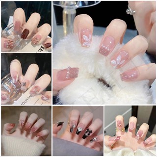 Cùng xem qua hình ảnh màng tay giả nhọn mới nhất, đang cực kỳ hot tại thị trường nail hiện nay. Với chất liệu chất lượng cao, mỗi sản phẩm mang lại cho bạn một vẻ đẹp cá tính và phong cách. Hãy thử và cảm nhận sự khác biệt của bộ móng tay độc đáo này nhé!