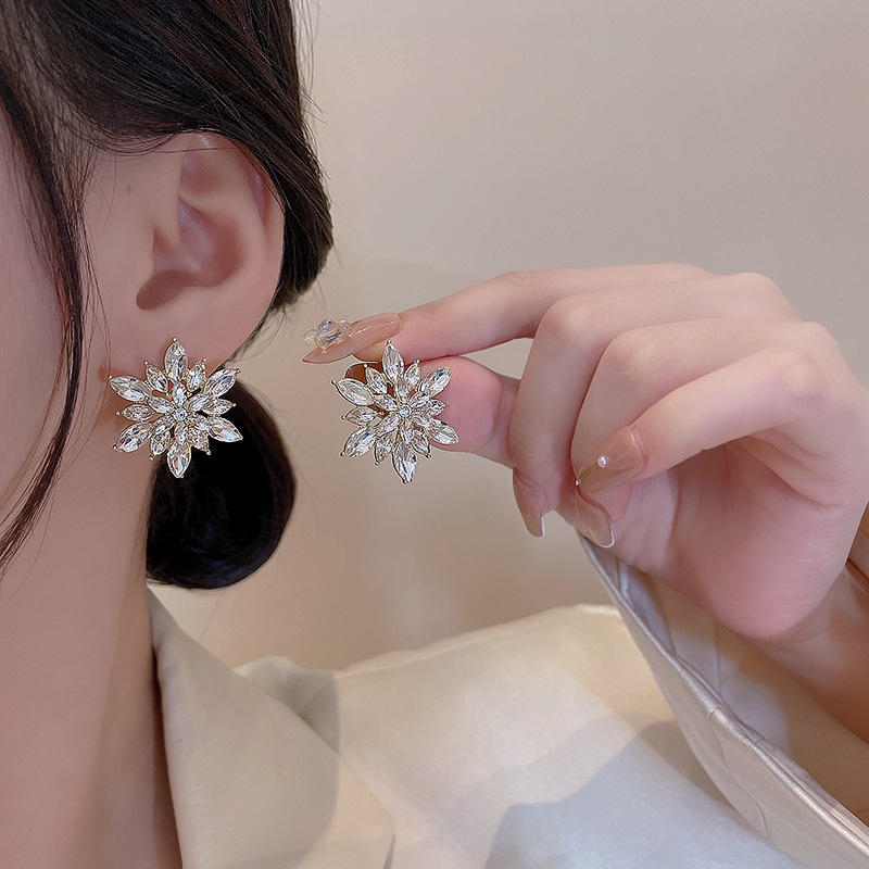 Bông Tai Mạ Bạc 925 Hình Bông Tuyết Đính Đá Dễ Thương