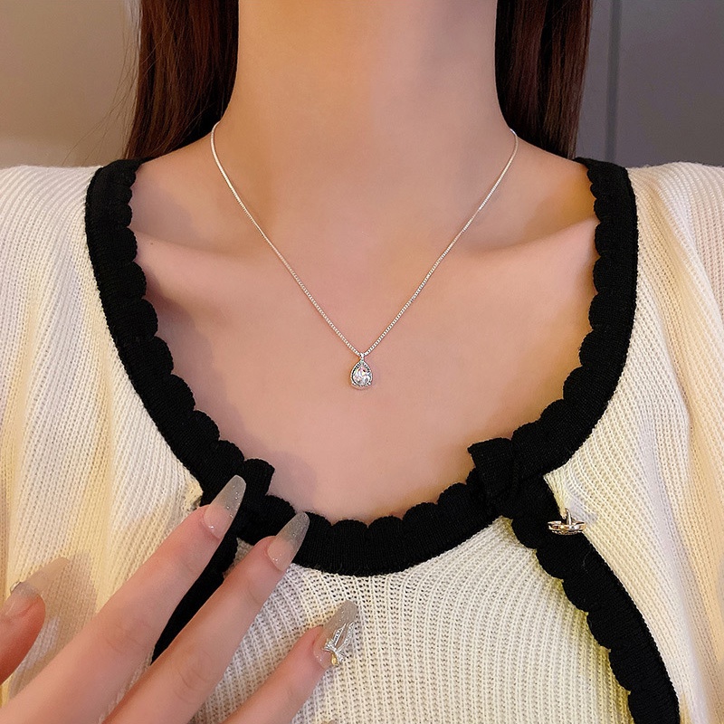 Vòng cổ Thép Titan Đính Đá Zircon Hình Giọt Nước Sang Trọng Cho Nữ