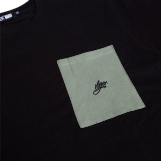 Áo thun unisex có túi NAMETAG 2 Pocket Tee đen