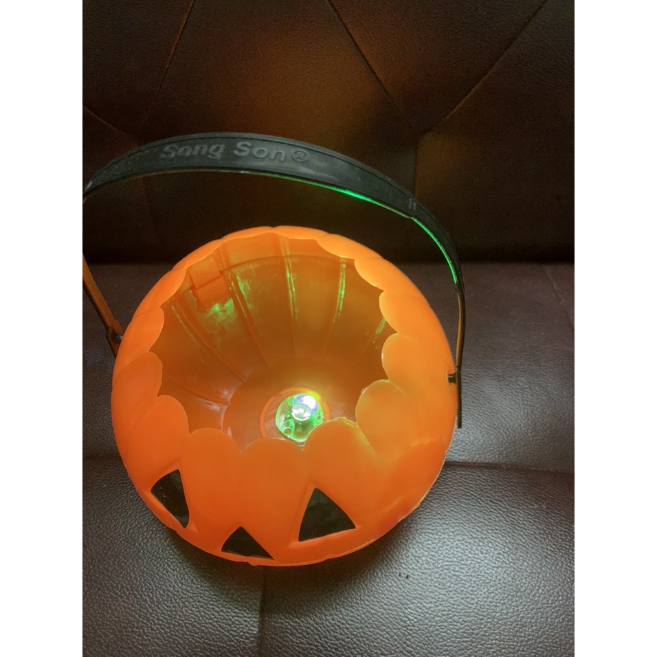 Giỏ bí ngô xin kẹo Halloween có đèn LED 3 màu nhấp nháy đẹp rẻ - Bí ghép 2 mảnh