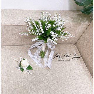 Bó hoa cưới cầm tay cô dâu linh lan