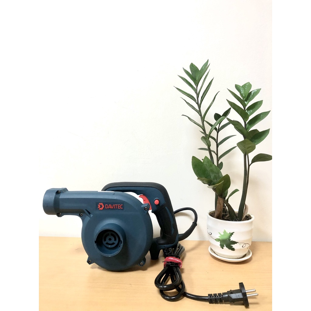 Máy thổi, hút bụi cầm tay DV1070 - 700W, mô tơ dây đồng 100% - Hàng chính hãng