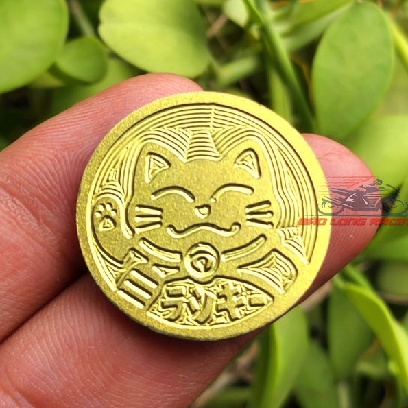 Tem Mèo may mắn Titan VÀNG phi28 gắn trang trí cho xe máy mang lại may mắn cho gia chủ