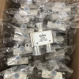 Bộ chia cáp Tivi truyền hình Anten chảo 1 vào 2 ra QMS F0290A chia tín hiệu trong nhà loại tốt