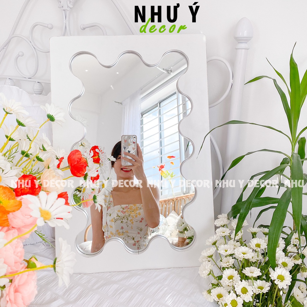 Gương lượn sóng Ngọc Trinh để bàn trang điểm kích thước 60x40, gương trang trí phòng, spa, shophouse cực kì sang trọng