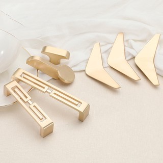 Tay Nắm Cửa Tủ Màu Vàng Sang Trọng Phong Cách Châu Âu