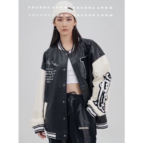 Áo khoác bomber da thêu chữ n form dáng rộng unisex nam nữ mặc được 2 màu xanh đen.