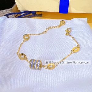 Vòng tay nữ chất liệu titan không gỉ đính đá pha lê cao cấp thời trang